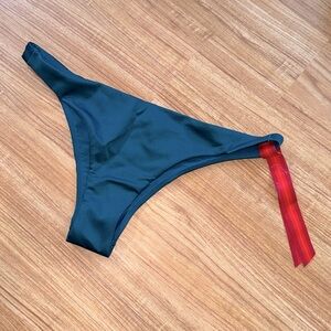 Left on Friday - Streamline Bottom - XL